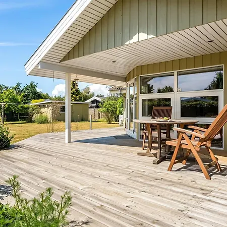 Alexis - 500m From The Sea By Interhome