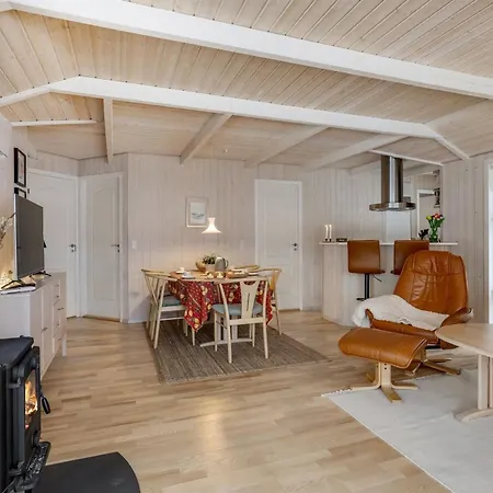 Alexis - 500m From The Sea By Interhome
